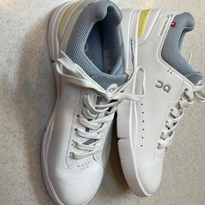 New Women’s On Cloud Roger Trainers